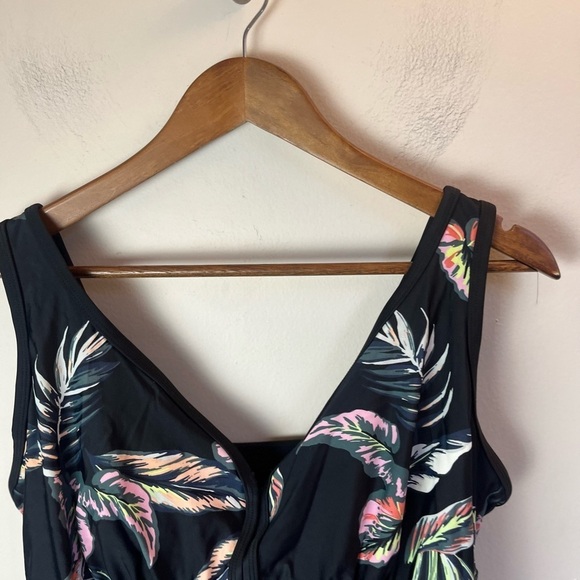 Kona Sol Women’s Black Floral One Piece Size 16W - Picture 5 of 5